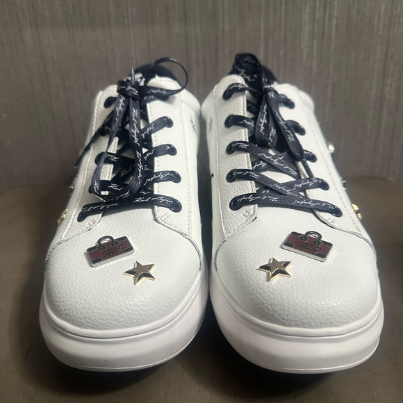 Karl Lagerfeld Justina Lace Up Platform Sneakers - Picture 4 of 9